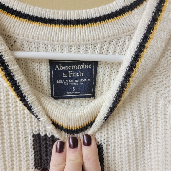Abercrombie & Fitch Logo Sweater Size Small - Picture 6 of 6